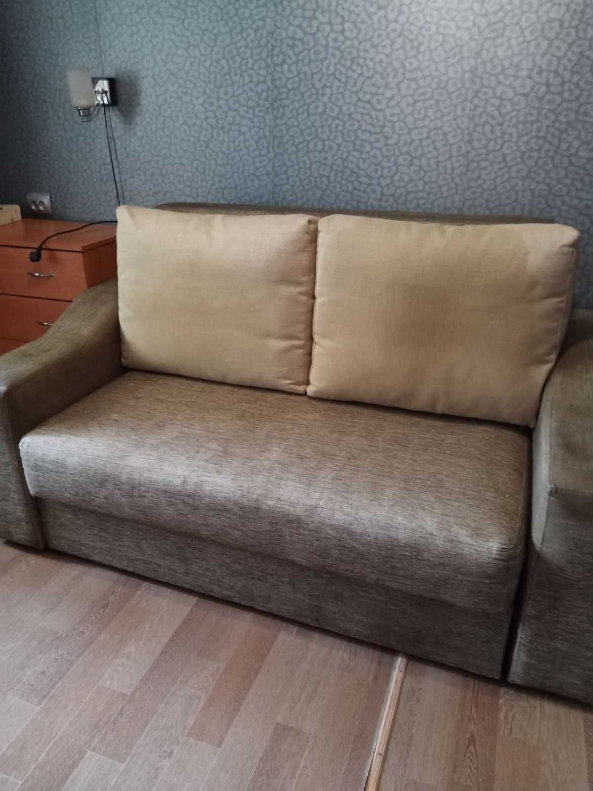 Продам диван-кровать, раскладывается вперед, цвет серый металлик