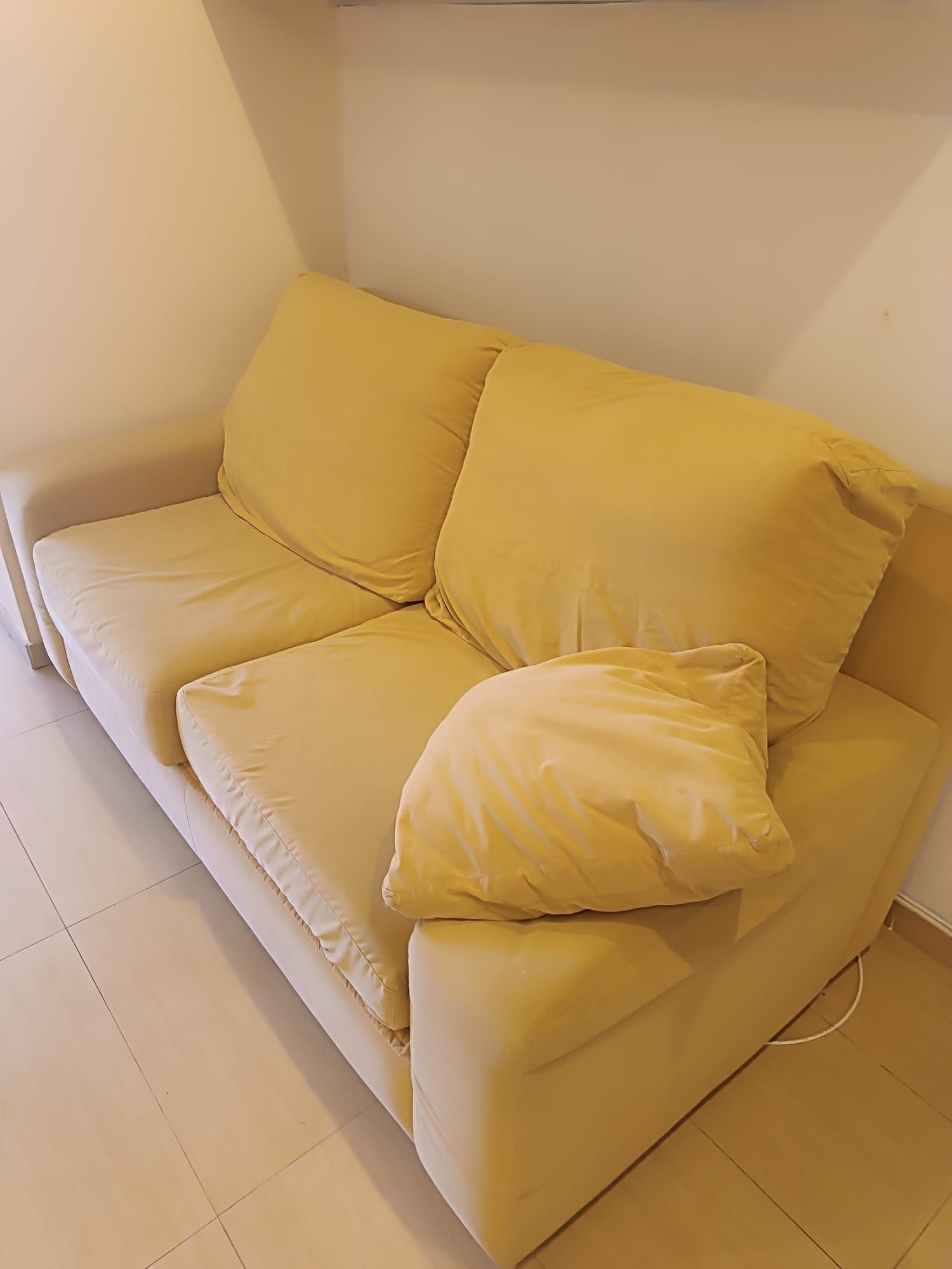 1 sofá cama e 1 sofá de 2 lugares