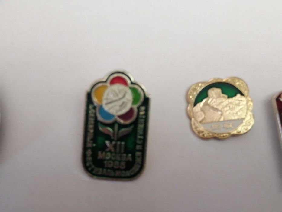 Crachats/pins esmaltados com alfinete de dama atrás