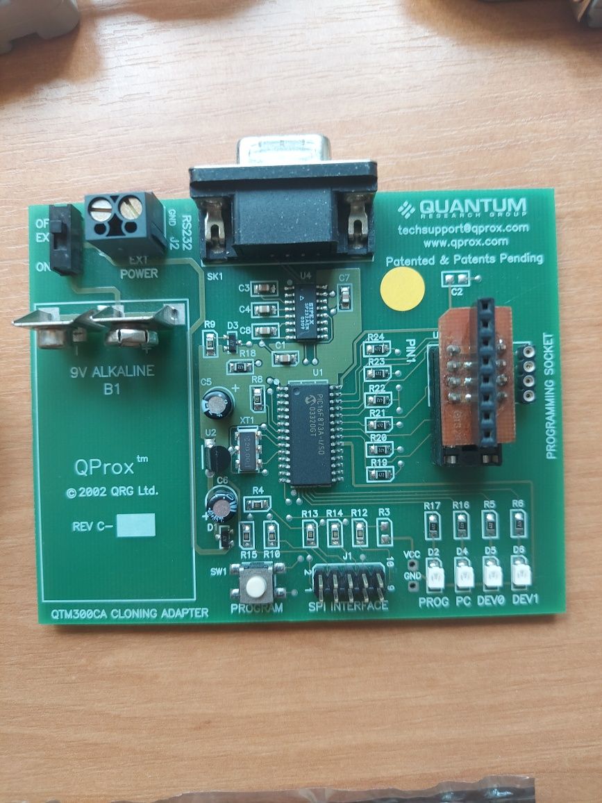 Программатор QTM300CA для сенсорных микросхем QT320, QT310