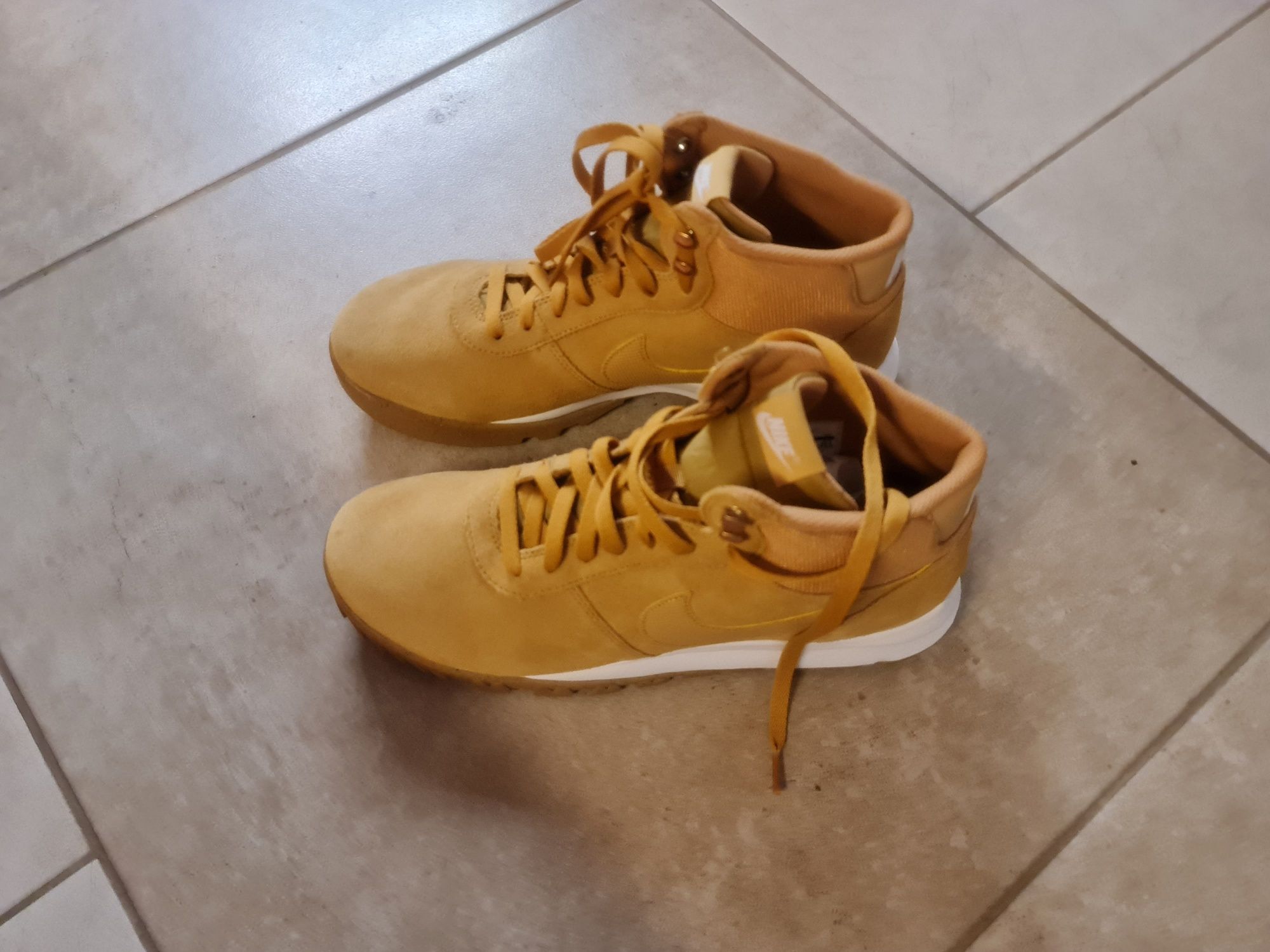 Продаю чоловічі спортивні ботинки Nike розмір.45.5