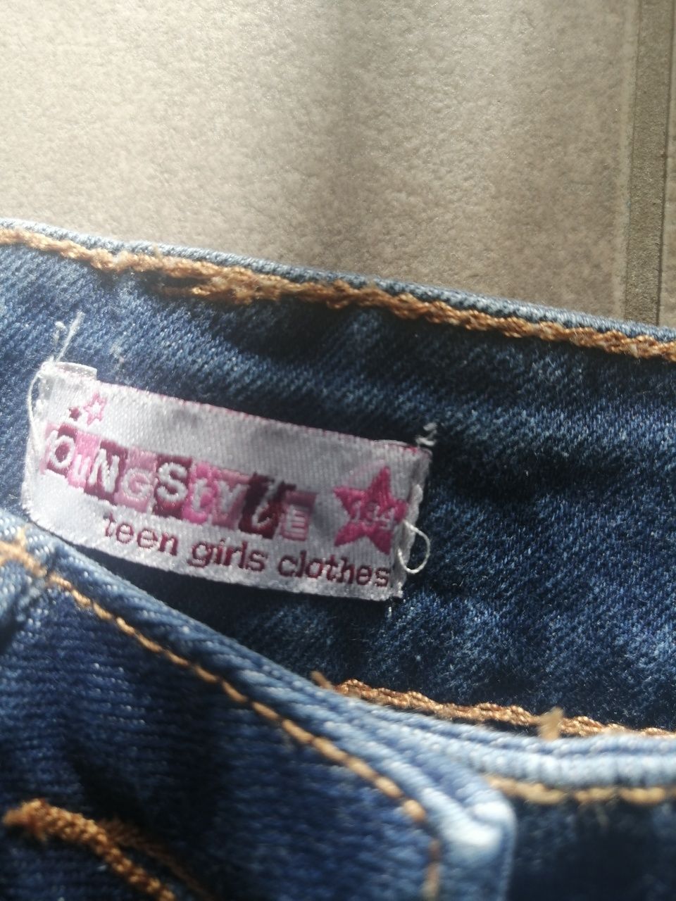 Nowe bez metki jeansy 134cm