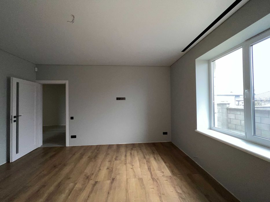 Одноповерховий будинок з частковим ремонтом та гаражем-масив Фортовий!