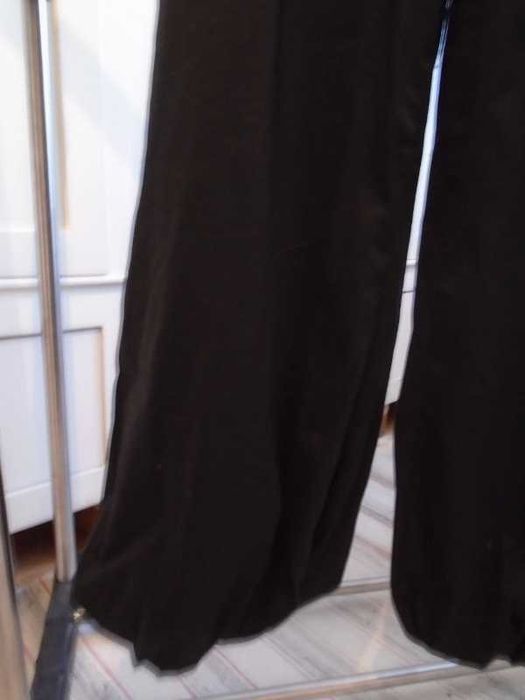 Calças pretas modelo balão