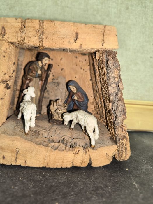 Presépio de Cortiça com Figuras
Presépio artesanal em cortiça, com um
