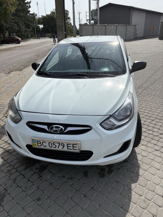 Hyundai accent 2013