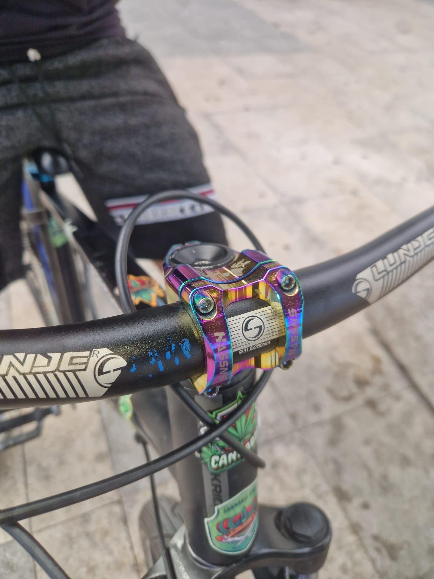 bike wheellie/grau