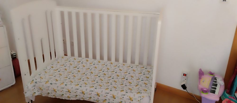 Berço/cama de bebé + colchão