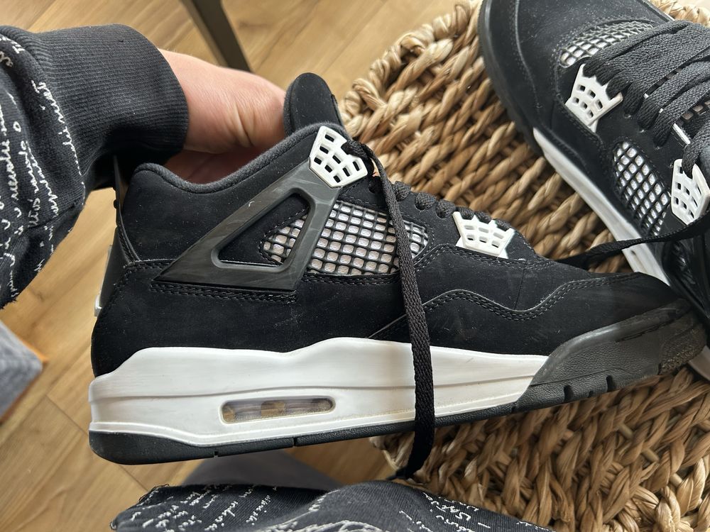 Jordan4 white thunder