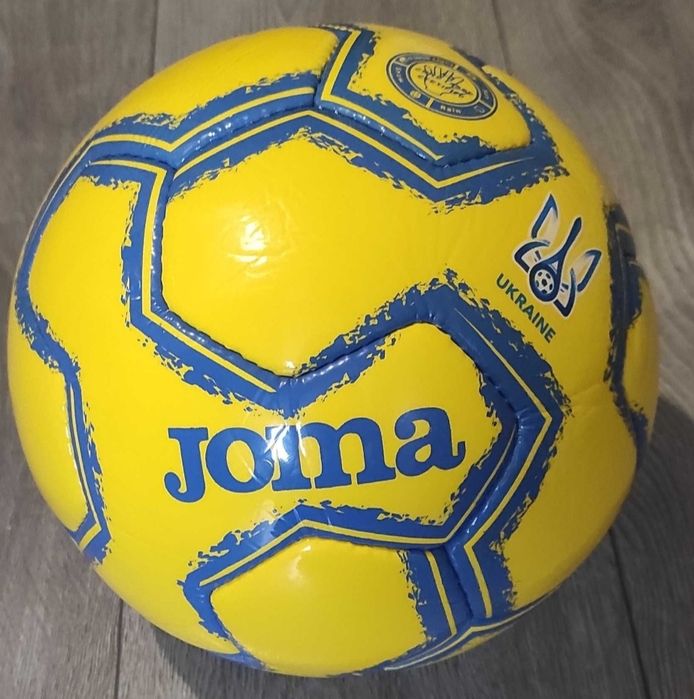 Професійний футбольний м'яч Joma.