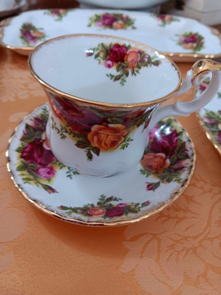 RED ROSES Algumas peças  para completar serviços Vintage