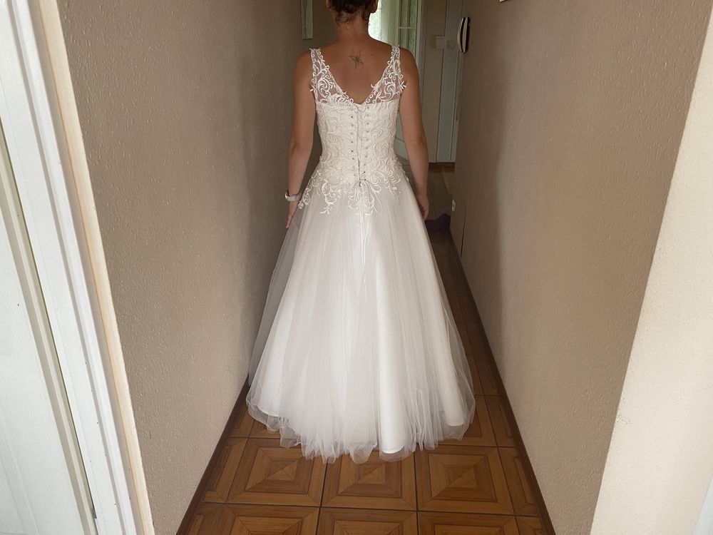 Śliczna suknia ślubna 164cm + 7cm obcas ecru!