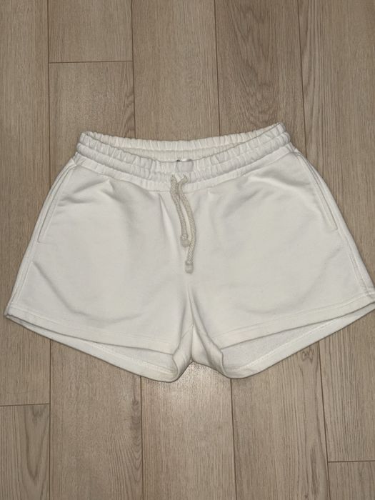Женские белые шорты . Раз. L