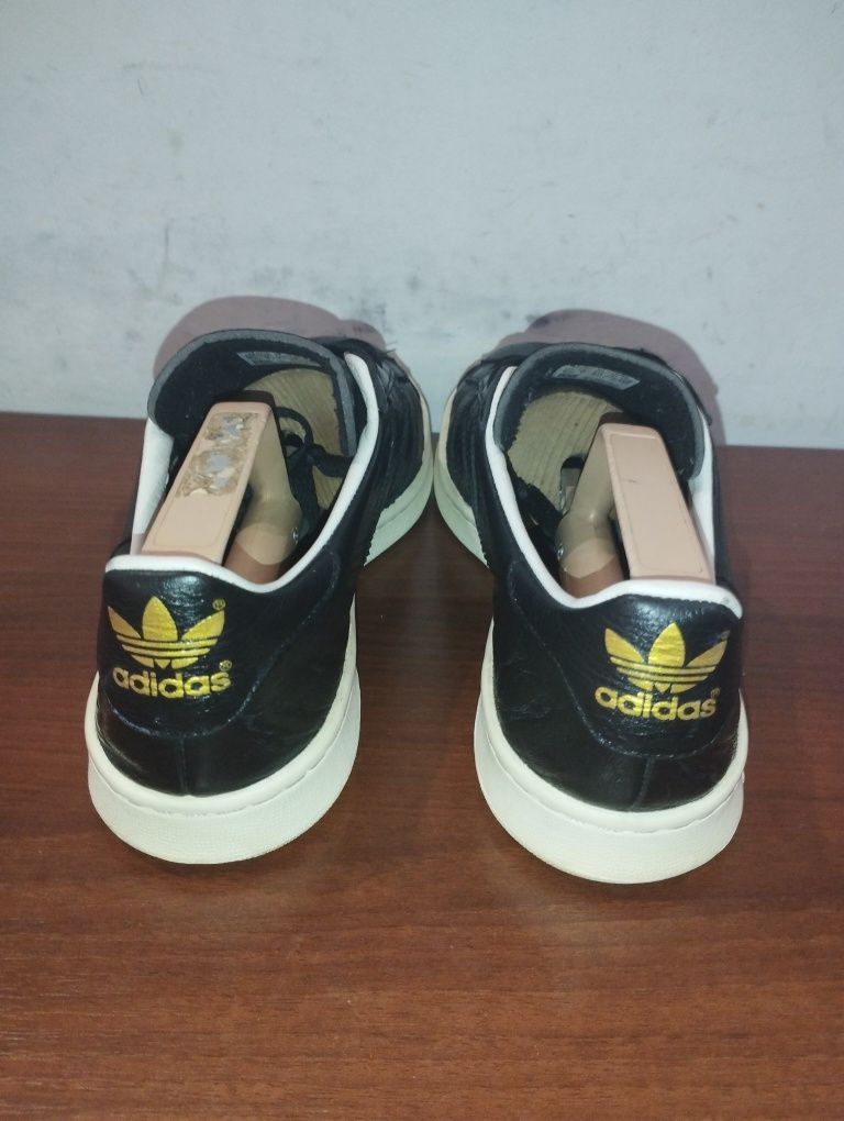 Кросівки Adidas Earlham