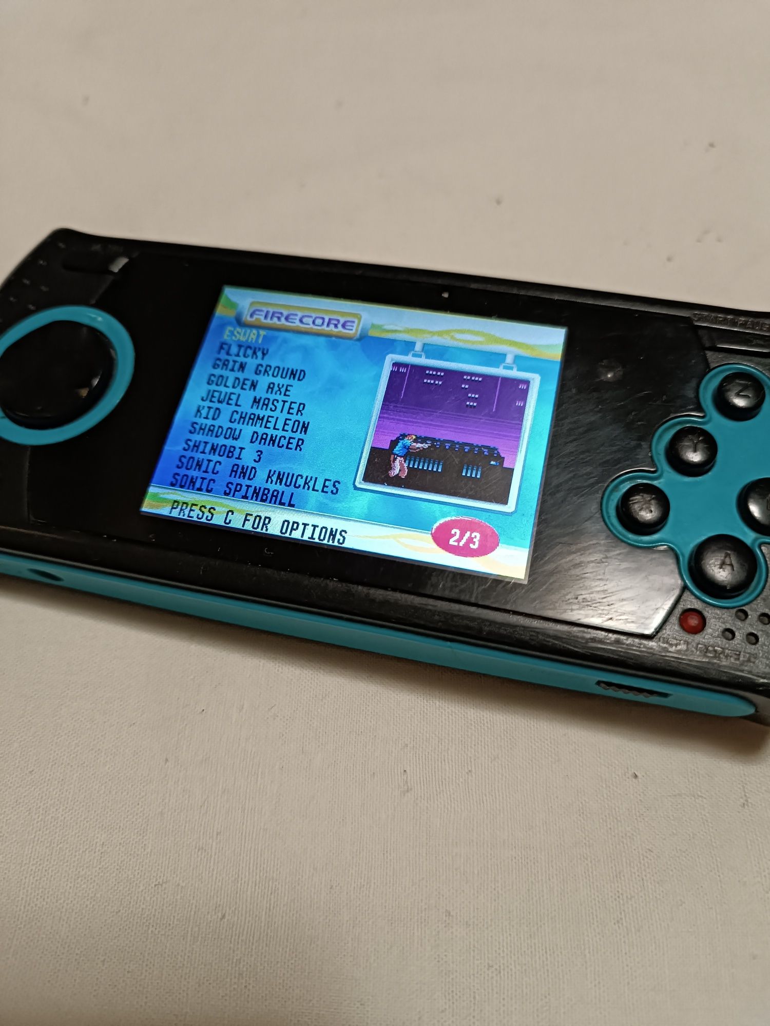 Портативная игра SEGA.