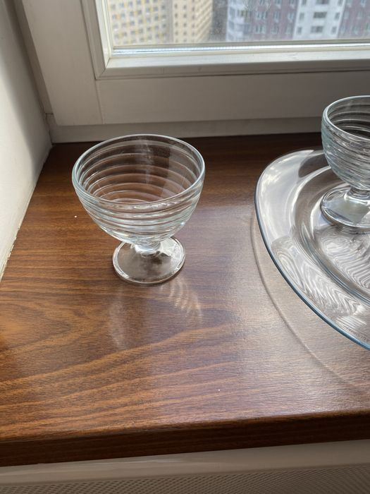 Блюдо и вазочки для мороженного цена за все 400 грн