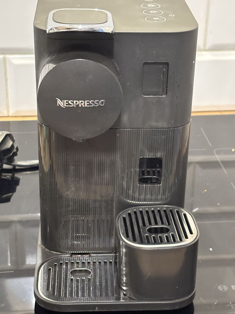 DeLonghi Nespresso Lattissima One  ekspres do kawy ciśnieniowy