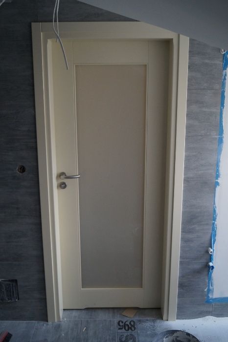Drzwi wewnętrzne drewniane z montażem w31