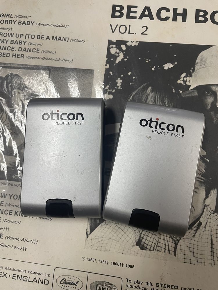 Футляр Oticon для хранения слуховых аппаратов