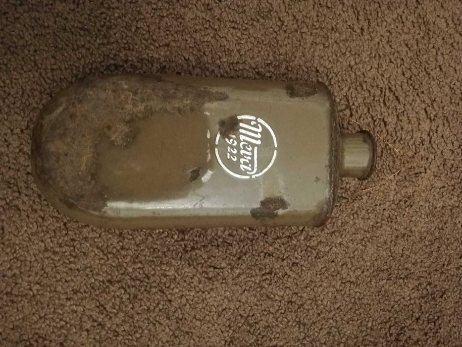 Przedwojenna manierka emaliowana "Mewa"