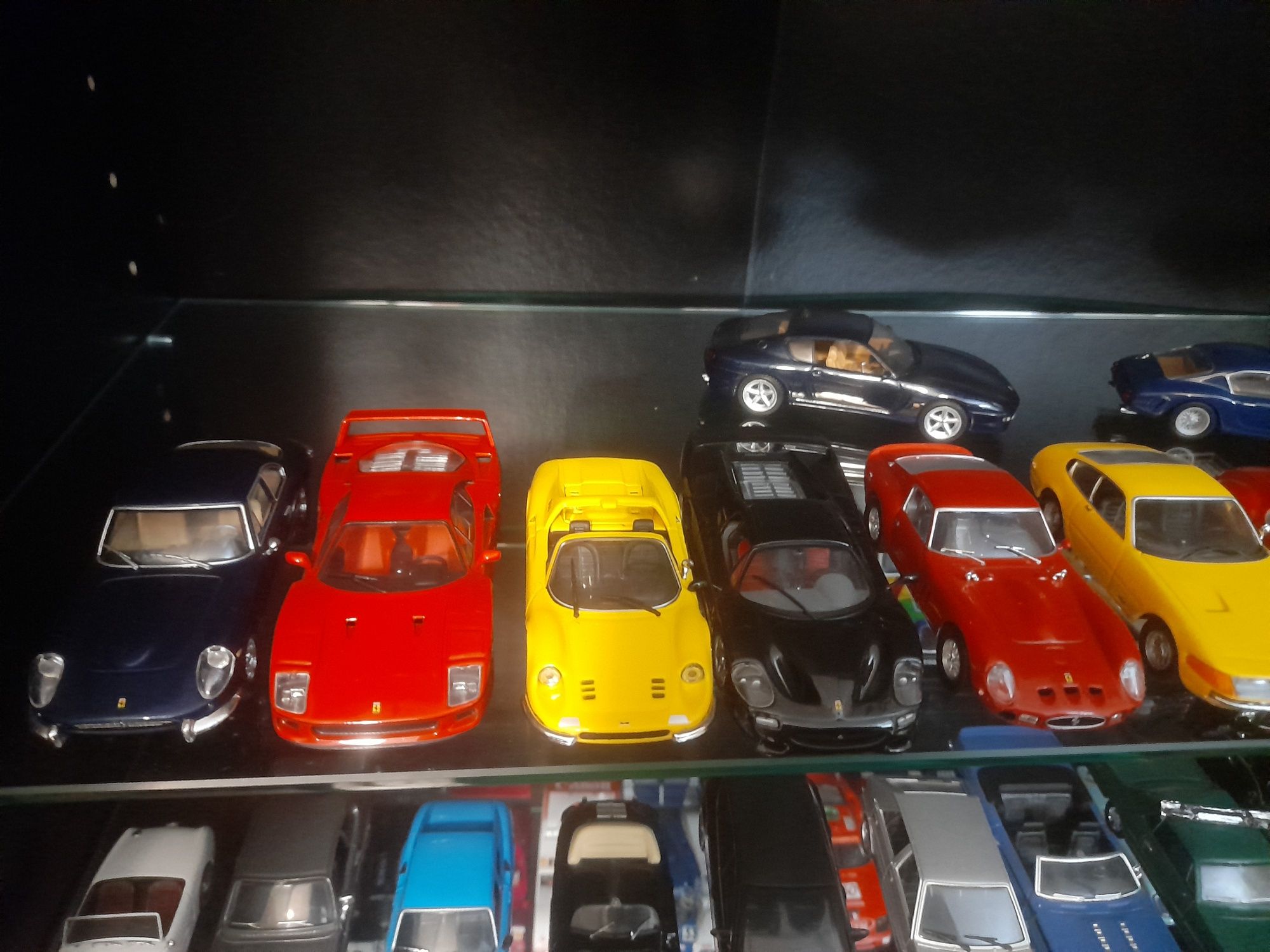 Miniaturas de ferrari a escala 1.43