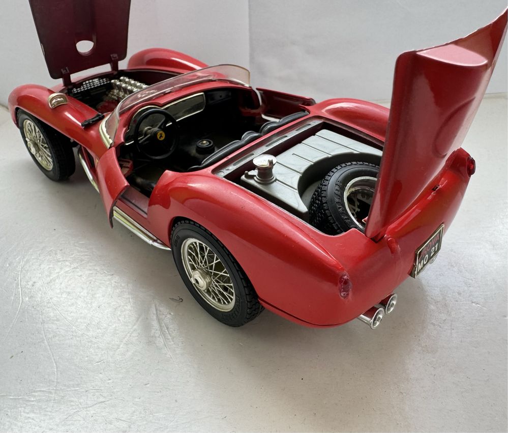 Model samochodu w skali 1:18 Ferrari 250 Testa Rossa Bburago Burago