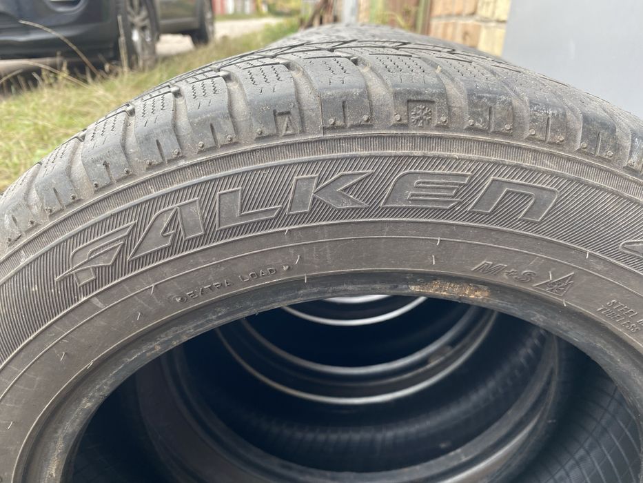 Зимові шини б/в FALKEN 185/60 R15.
