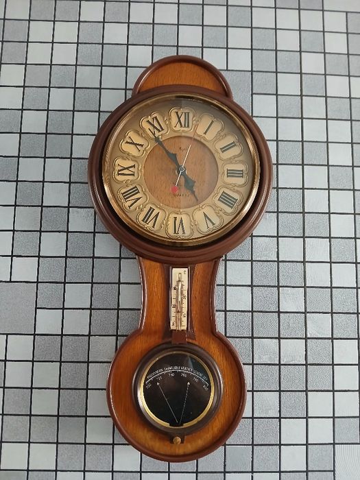 Piękny stary zegar wiszący Majak radziecki z czasów PRL.