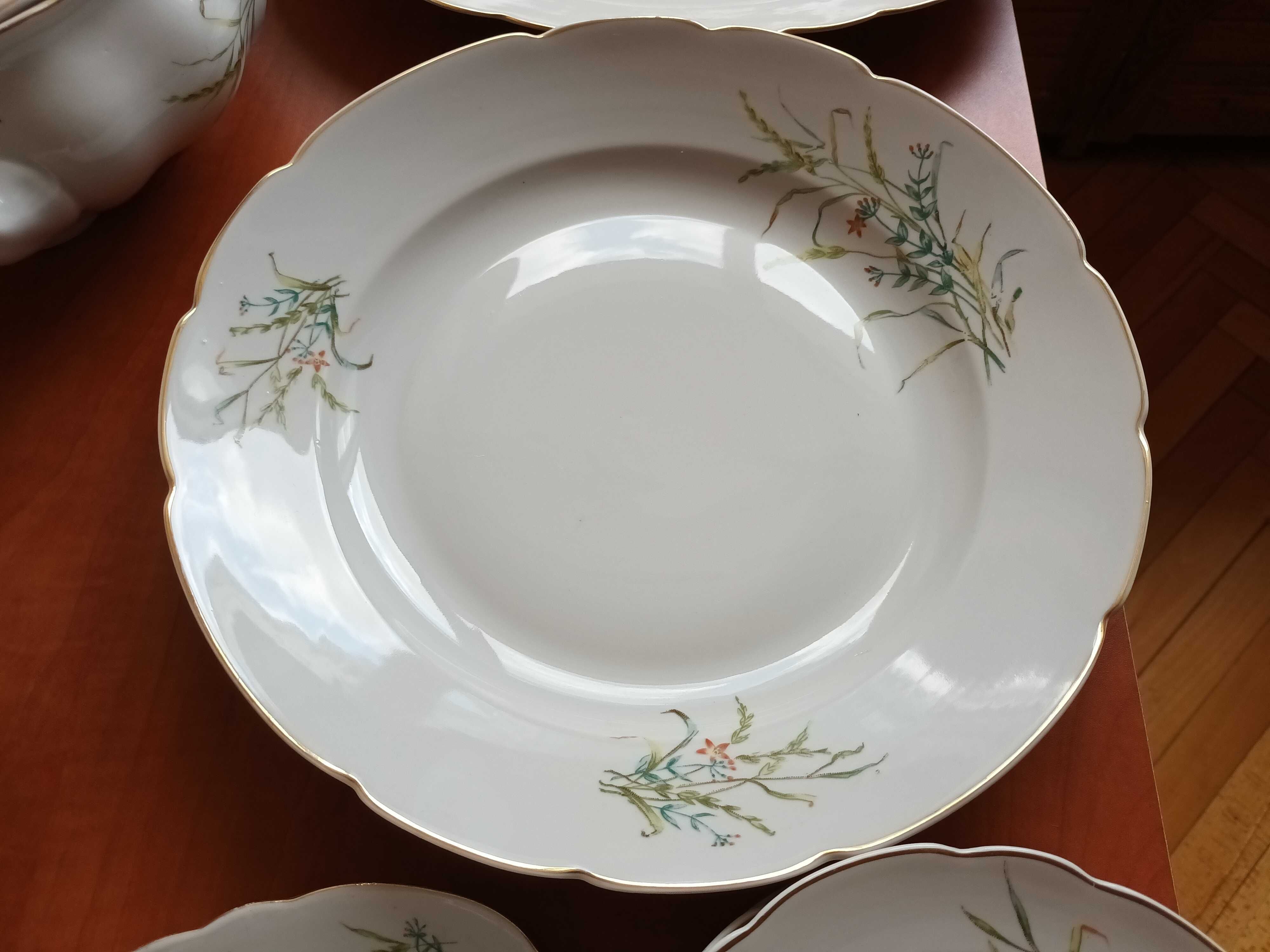 Zestaw porcelany obiadowej dla 6 osób PRL Ćmielów 24 elemementy.