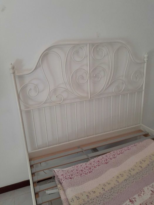 Vendo cama + estrado e colchão da Ikea