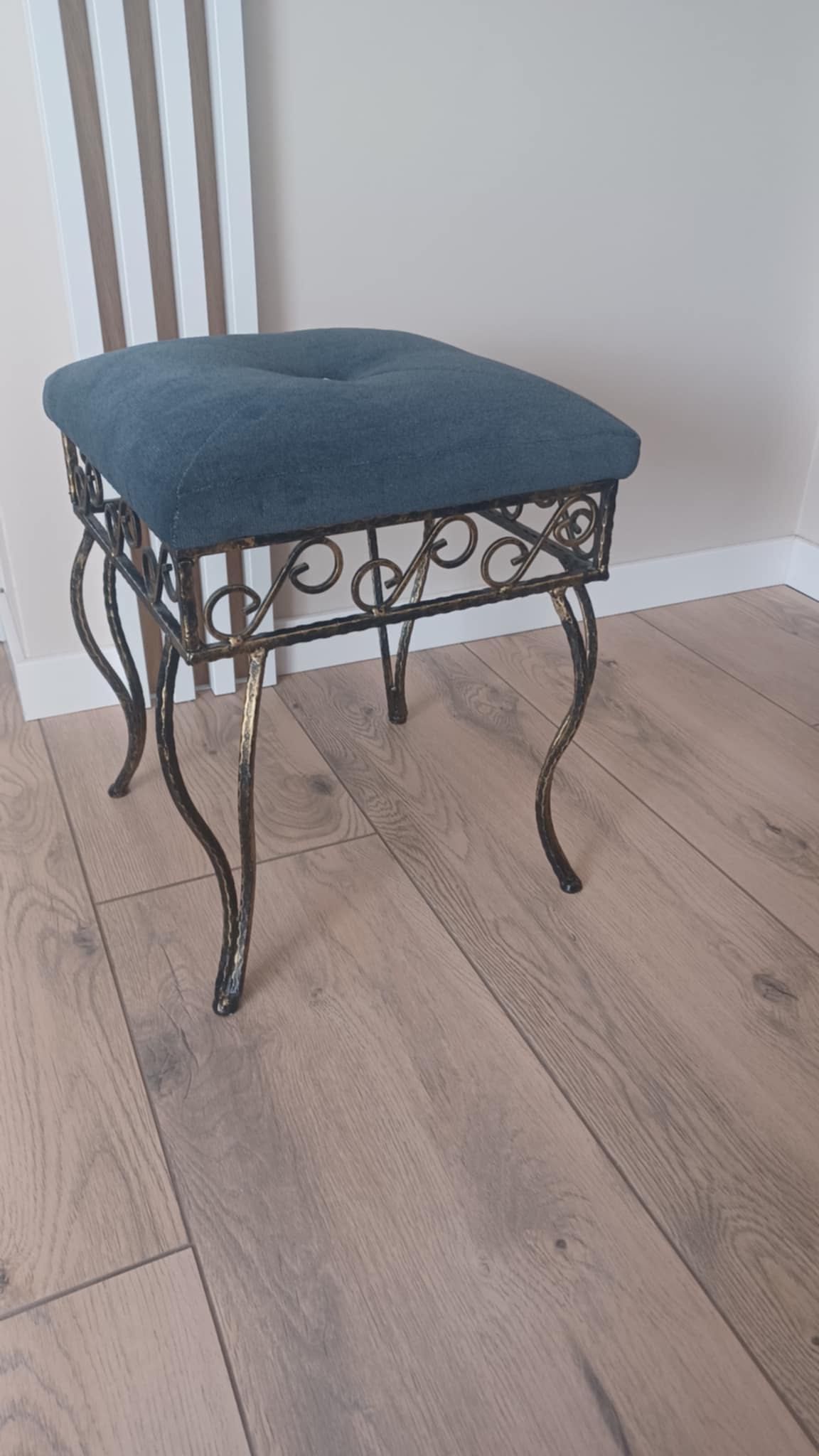 Elegancki taboret