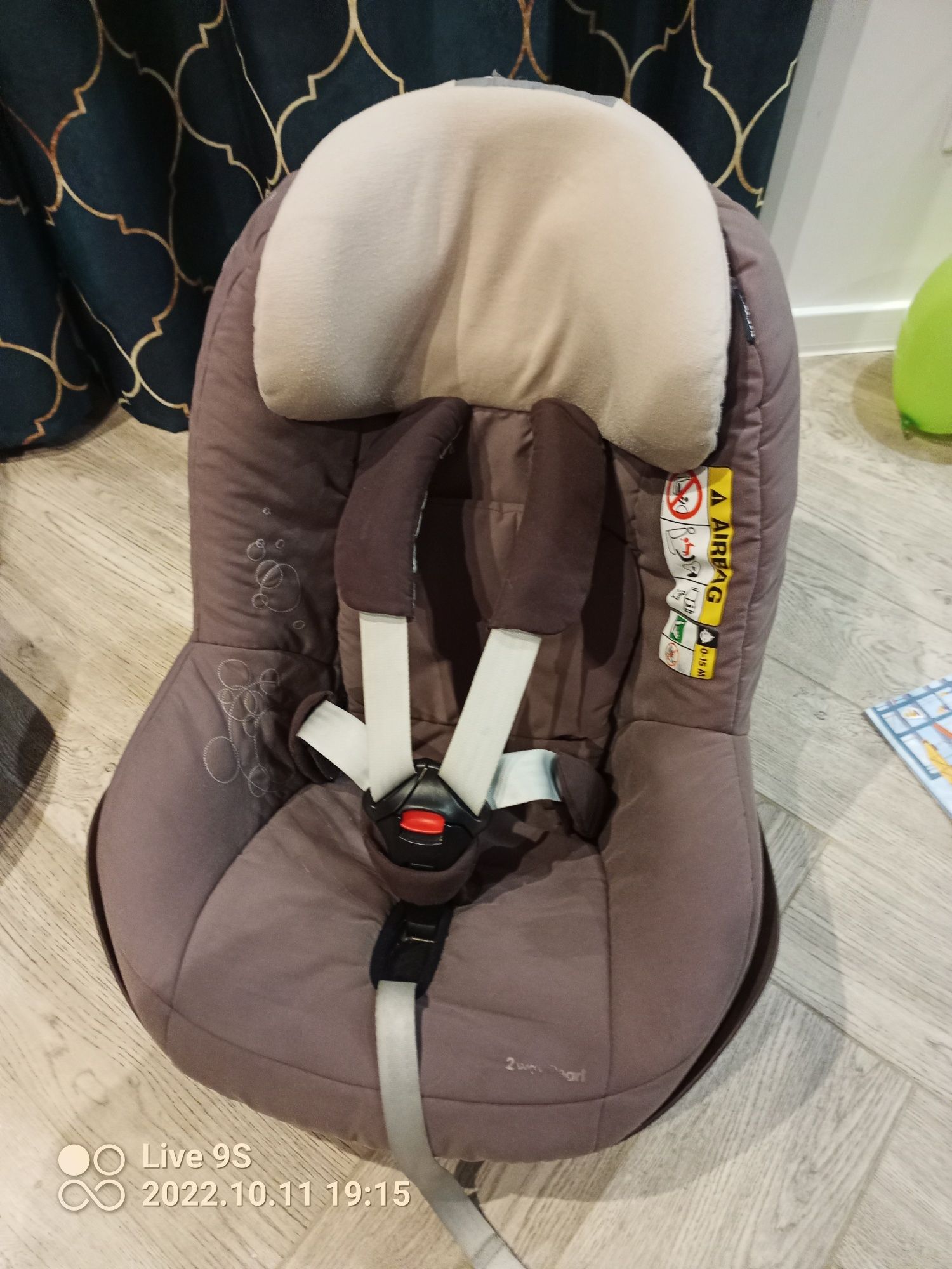 Fotelik Maxi-Cosi 2wayPearl + bazą ISOFIX 2wayFix