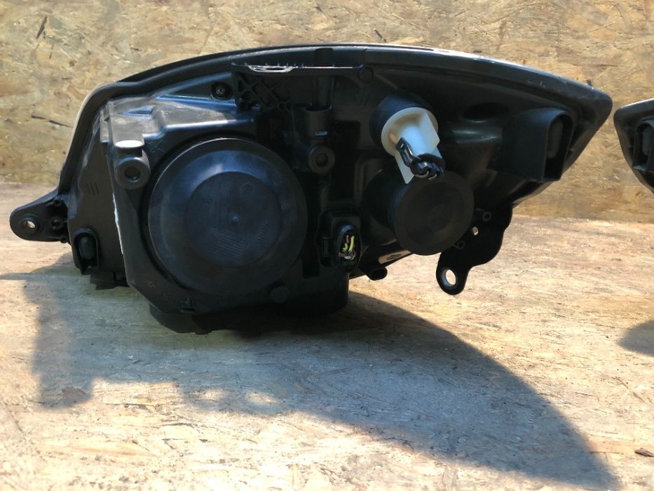 Lampa/ Reflektor Przedni Lewy Prawy Skoda Fabia II