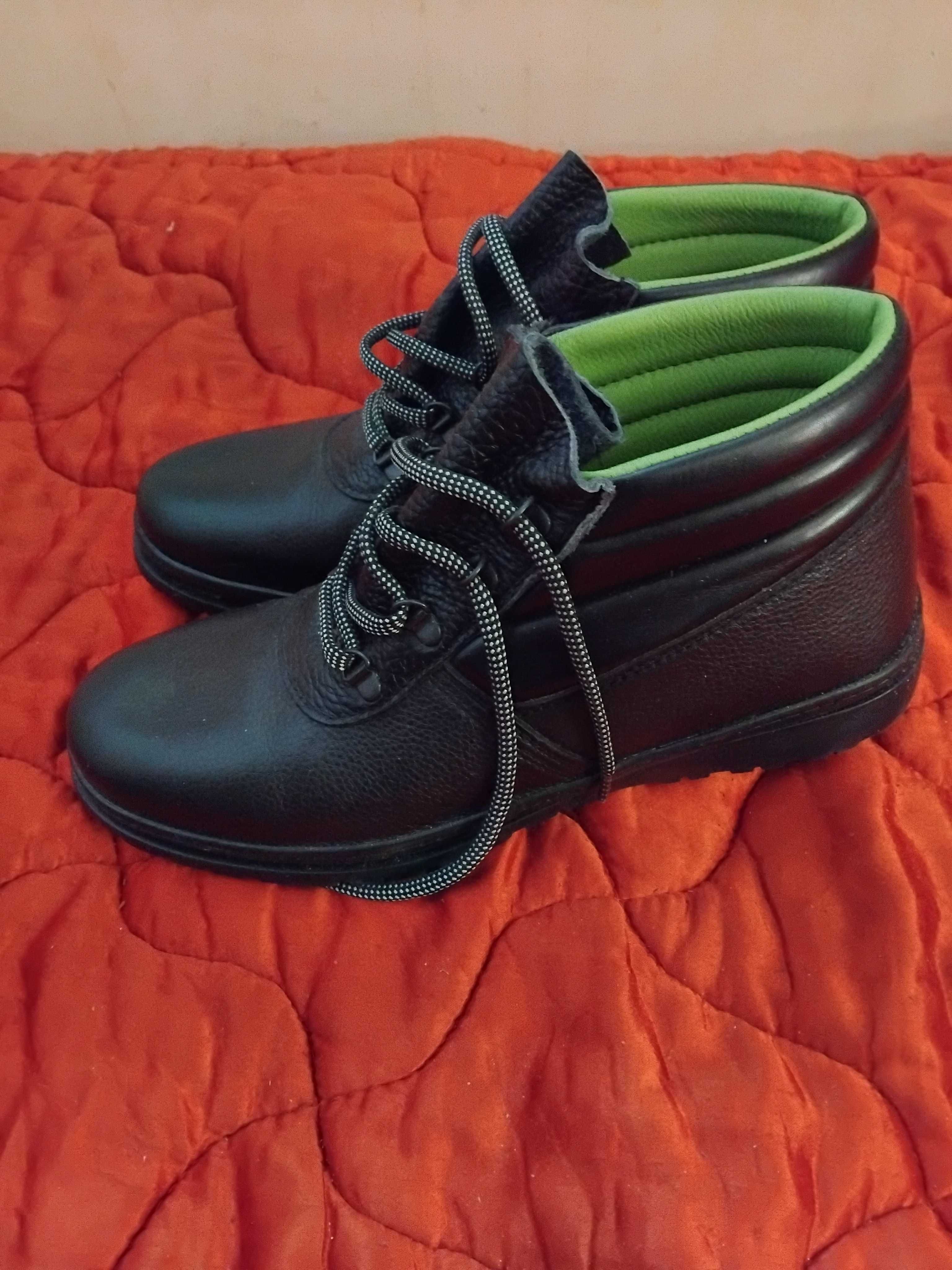 Vendo Botas de trabalho n.o 45 Novas 20 € + portes