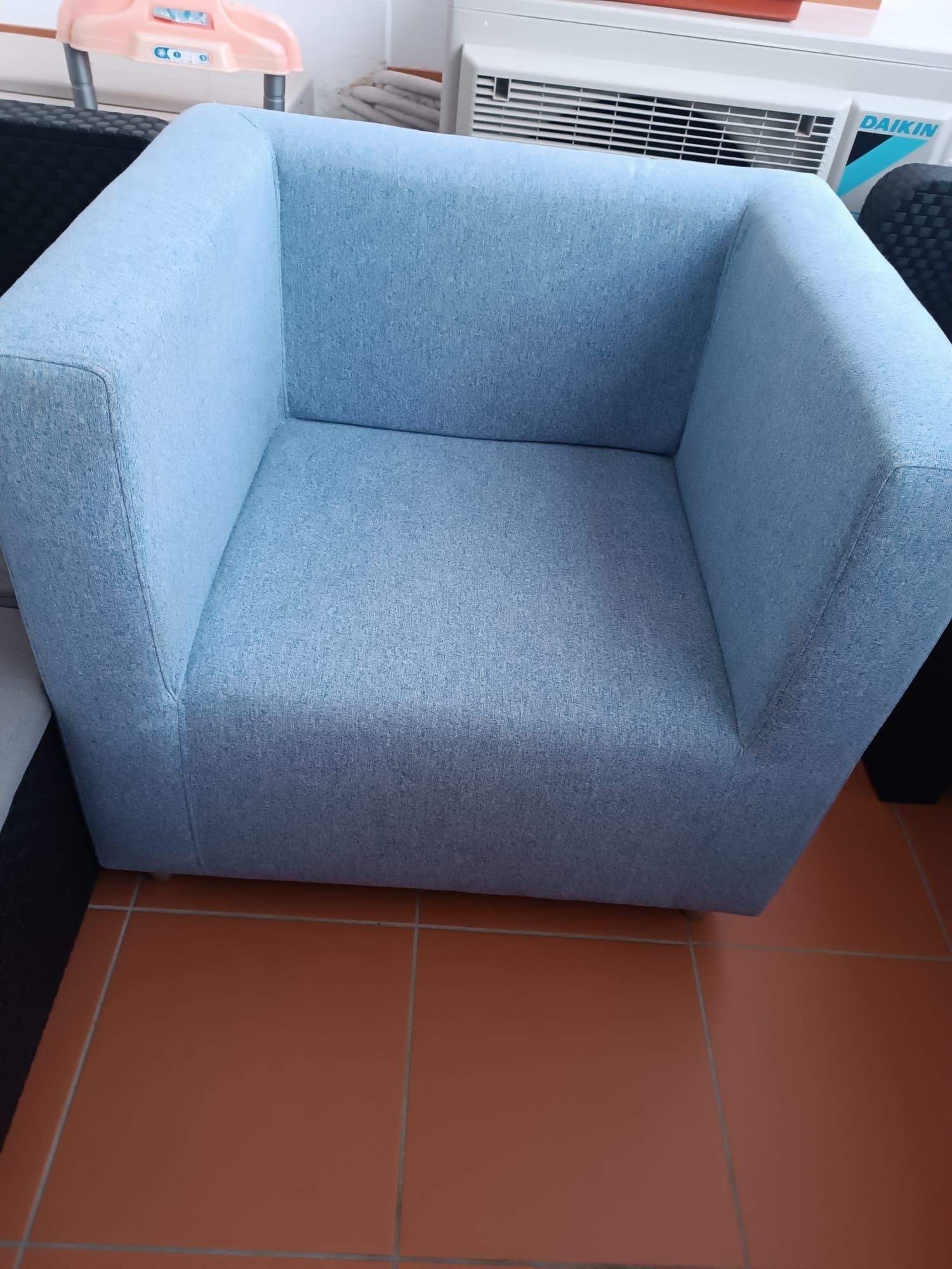 Cadeirão de quarto azul