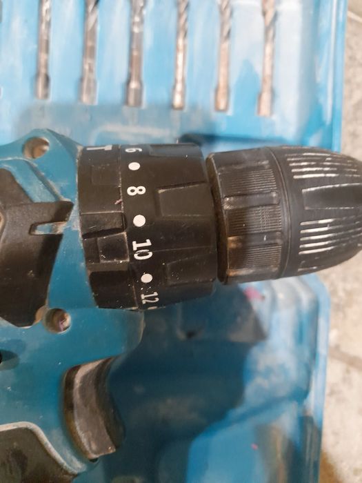 Продам инсирумент шуруповерт.