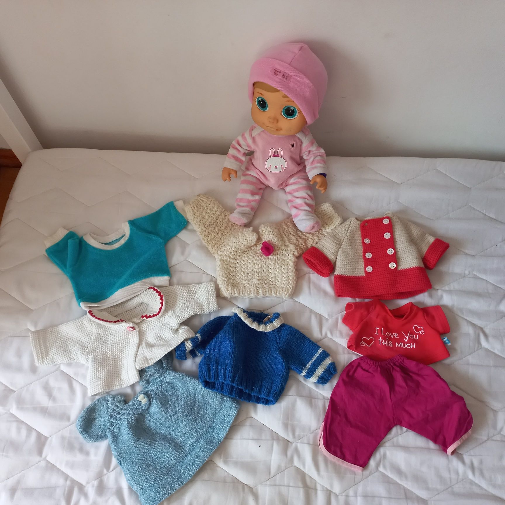 Interaktywna lalka Emma z ubrankami