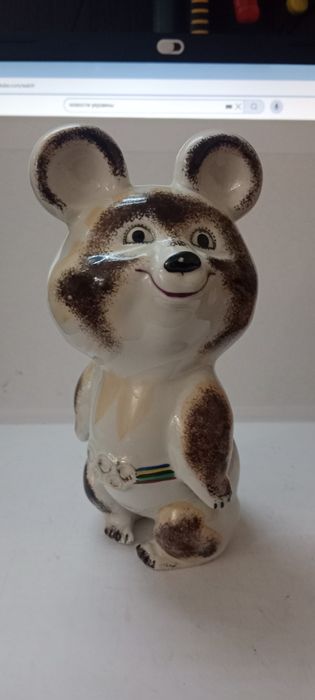 Продам игурку Олимпийского Мишки