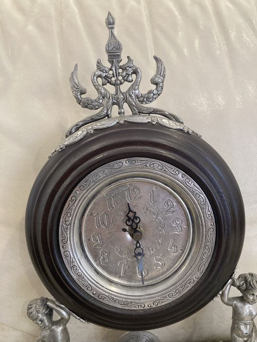 Relógio decorativo em madeira e estanho