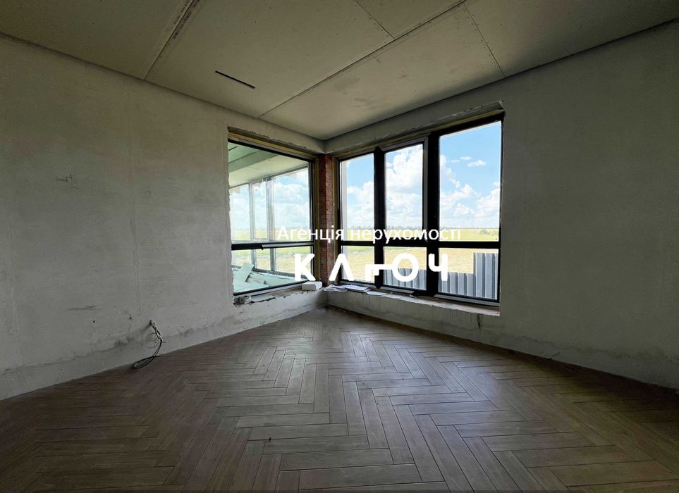 Продам сучасний будинок в мальовничому місці.