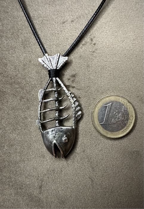Fio /colar com peixe em prata