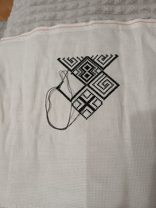 Вишию картини нитками,бісером на замовлення.