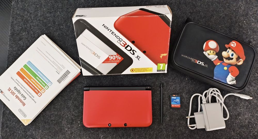 Nintendo 3DS XL 64Gbs desbloqueada + Extras