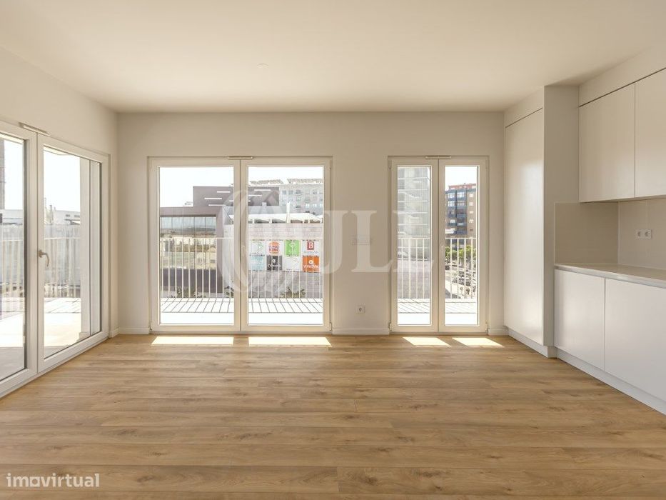 Apartamento T2 com varanda, no JABA, Barreiro