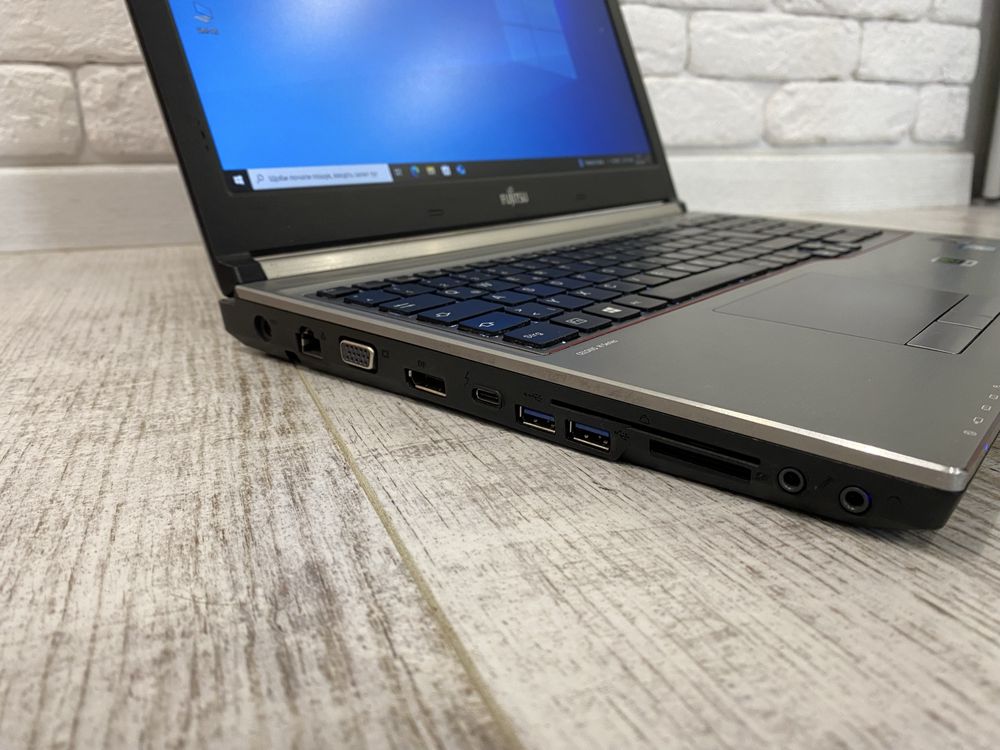 Ноутбук Fujitsu H770 E3-1505M v6(і7-7280HQ)/32Ram/512/Nvidia M2200 4Gb
