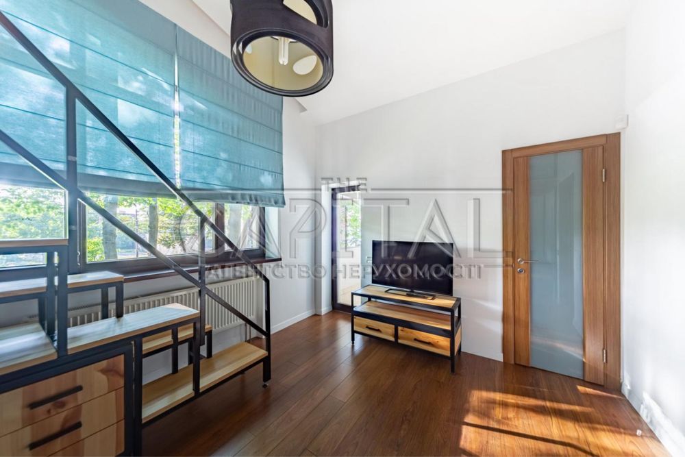 Київ, Святошинський район, вул. Патріарха Володимира Романюка 300м2