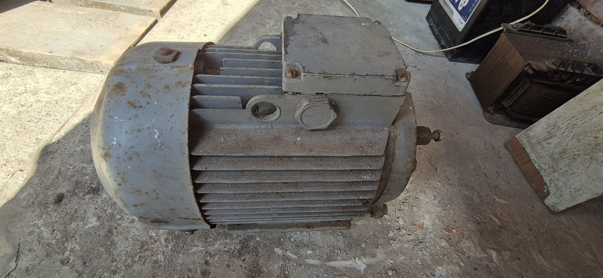 Електродвигун АІР 90 L6 1.5 квт