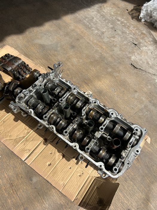 головка двигуна ліва,поршня,бугеля,toyota sequoia/LEXUS 5.7 3UR-fe