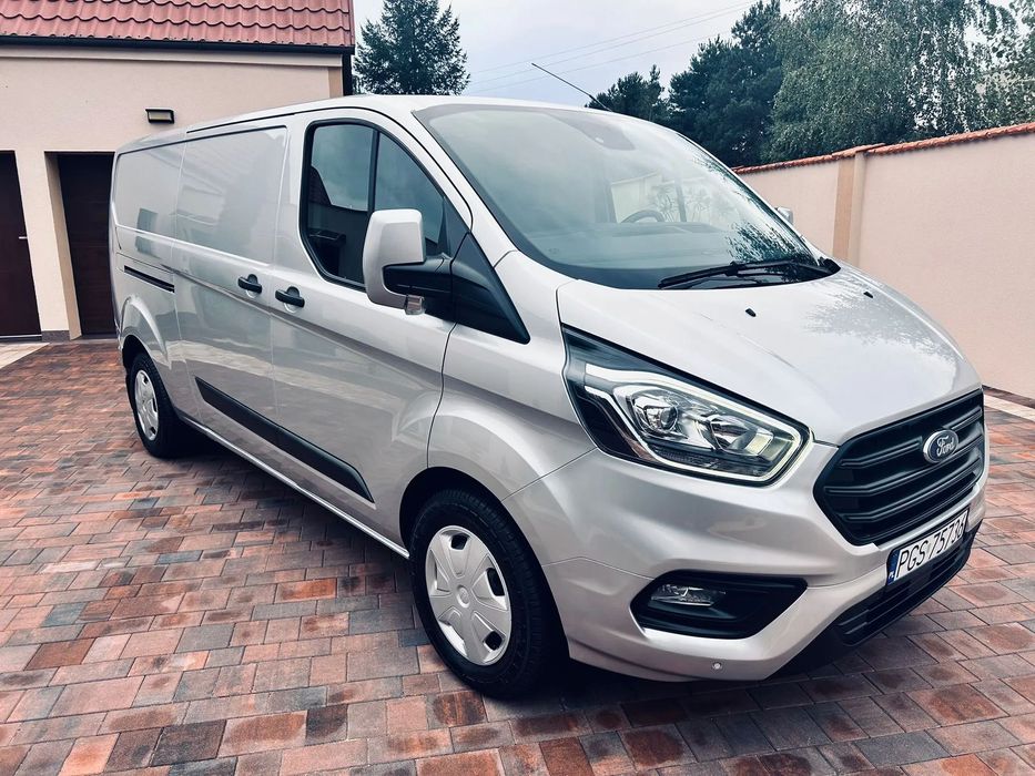 Ford Transit Custom  L2H1 / Bezwypadkowy/ Long / Automat / 180 KM / Lift / 2x drzwi / Hak