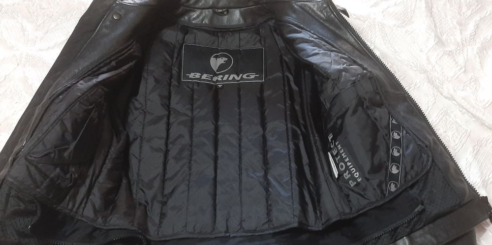 Blusao de  couro Pele Bering mota tamanho S M optimo estado